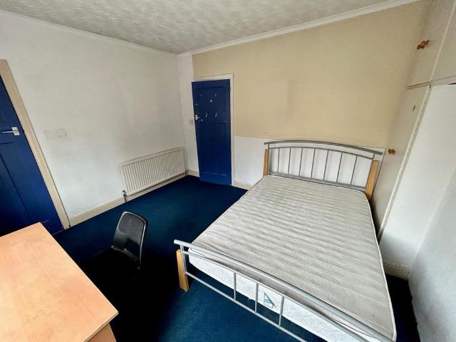 Room for rent in Lenton Abbey, Haddon