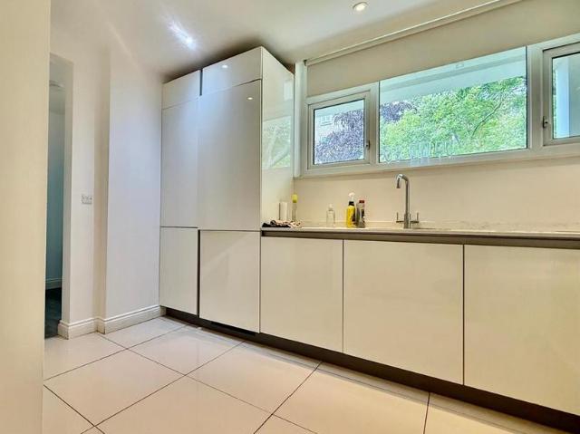 Room for rent in South Hampstead, Greater London