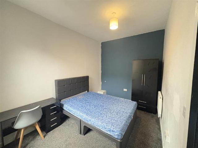Room for rent in Elm Park, Calderstones