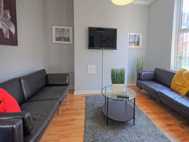 Room for rent in Kensington, Calderstones