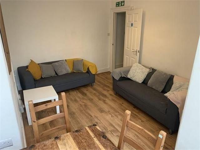 Room for rent in Nangreaves, Wales