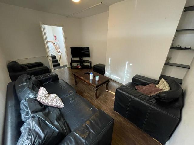 Room for rent in Pennycomequick, Mount Wise