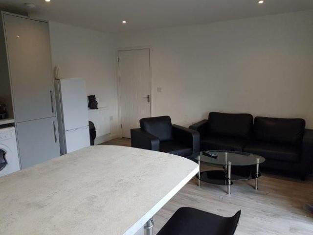 Room for rent in Hales Place, Canterbury
