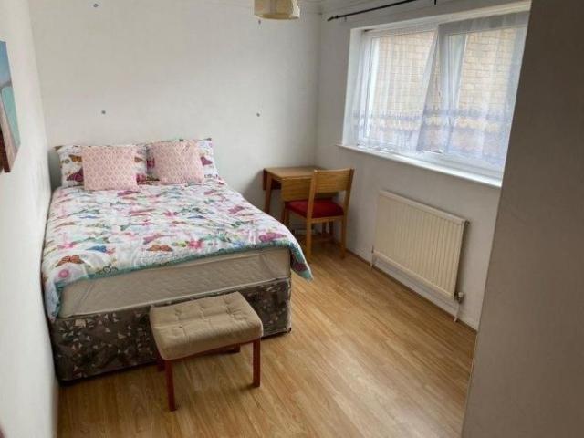 Room for rent in Barracks, The Bridge