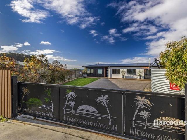 House for sale in Sisters Beach, Waratah-Wynyard