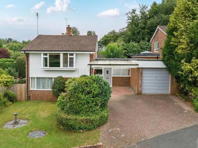 House for sale in Caterham Valley, Hillview