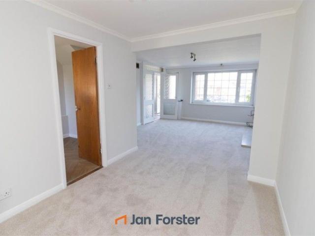Apartment for rent in Kingston Park, Newcastle Upon Tyne