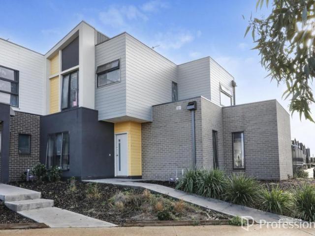 House for sale in Thornhill Park, Melbourne