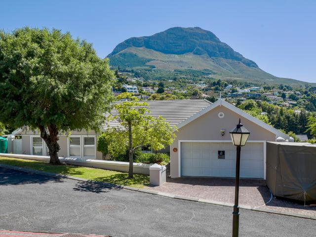 House for rent in Helderzicht, Somerset West