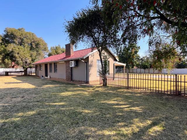 House for rent in Hartbeespoort Dam Nature Reserve, North West