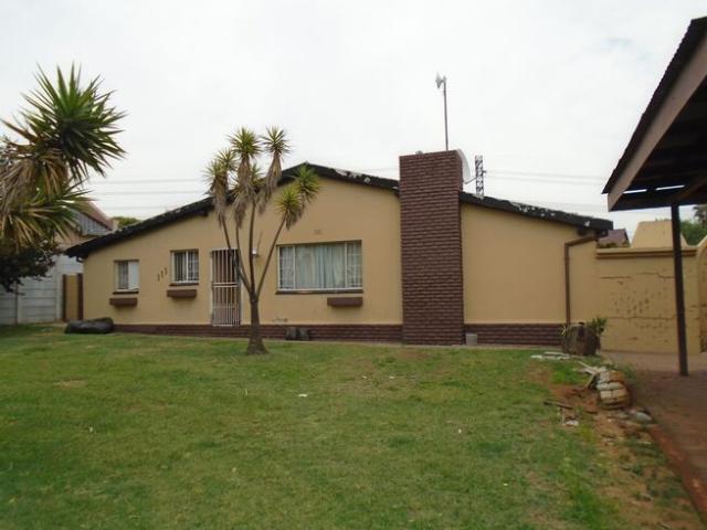 House for rent in Vosloorus, Gauteng