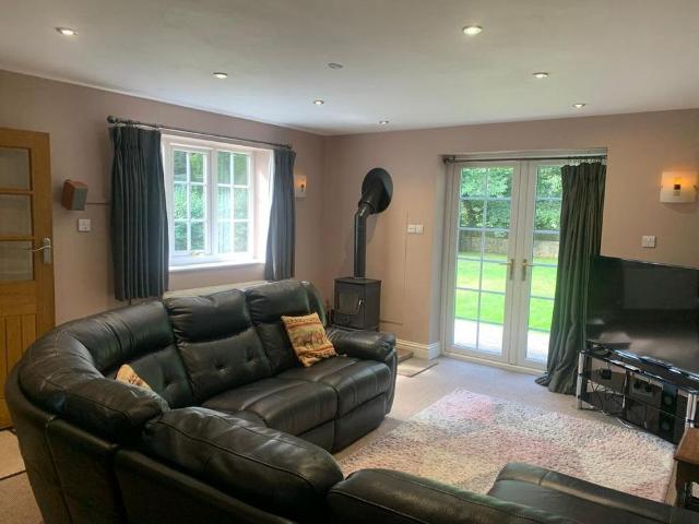House for rent in Charlesworth, East Midlands