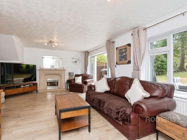 House for rent in Heol-las, Surrey