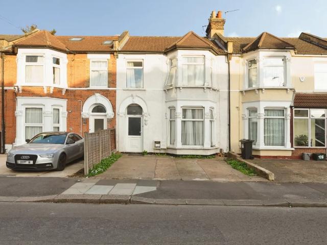 House for rent in Seven Kings, Greater London