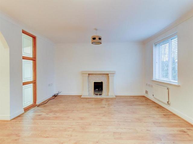 House for rent in Whitnash, Green Close