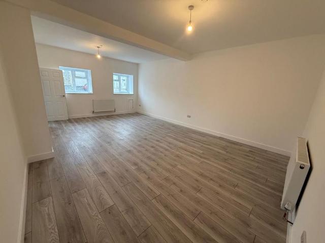 House for rent in Pont-henri, Wales
