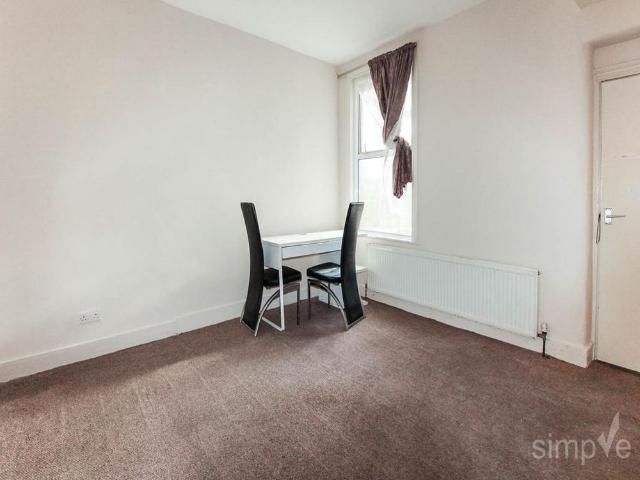 House for rent in London Borough of Ealing, Greater London