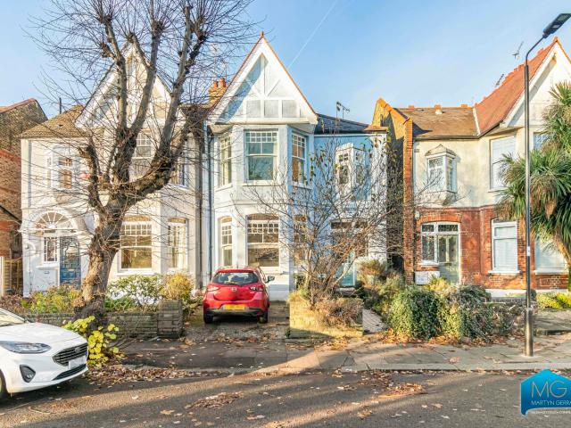 House for rent in Palmers Green, Greater London
