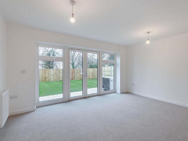 House for rent in Bohemia, Guestling Green