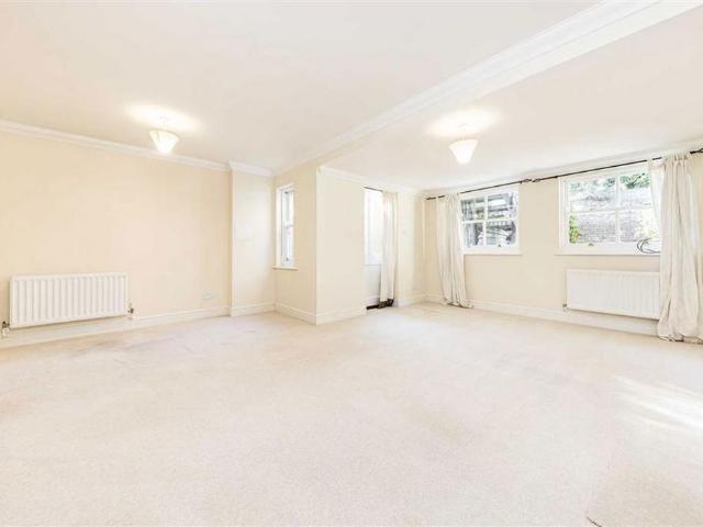 House for rent in Hampton Hill, Greater London