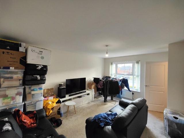 Townhouse for rent in Newton Hill, Wakefield
