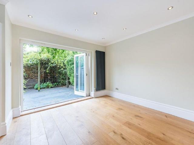 House for rent in London Borough of Hounslow, Greater London