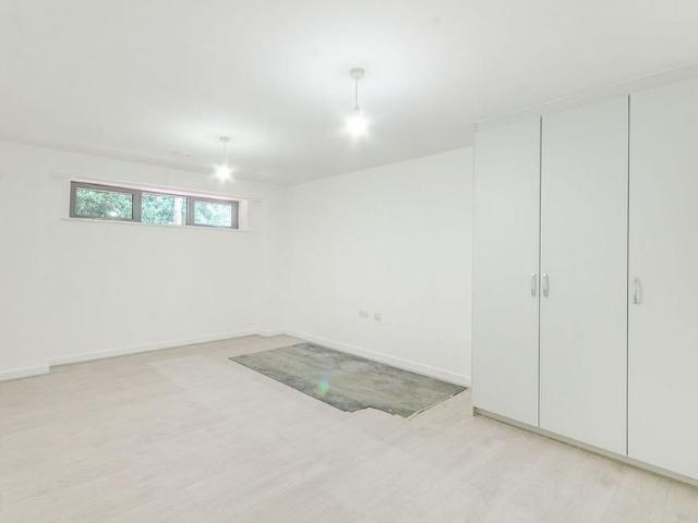House for rent in London Borough of Ealing, Hanwell