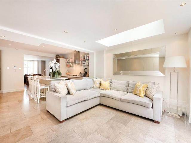 House for rent in Brompton, Greater London