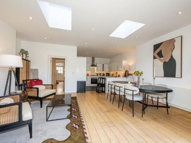 House for rent in Brondesbury Park, Greater London