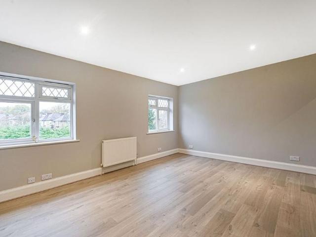 House for rent in Whetstone, Oakleigh Park