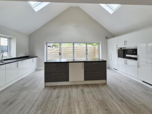 House for rent in Knuzden, Backburn