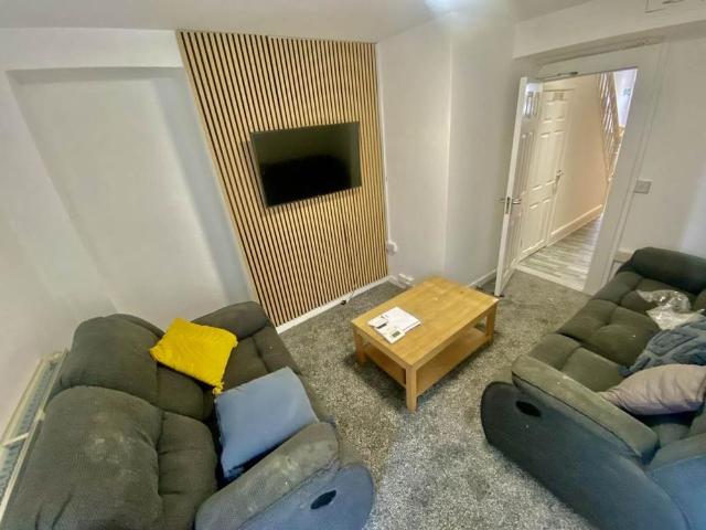 House for rent in Nangreaves, Wales
