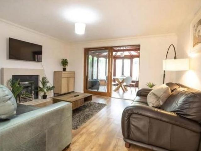 House for rent in Wood Hall, Woodhall Park