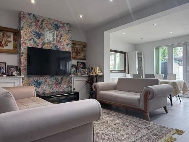 House for rent in London Borough of Redbridge, Greater London