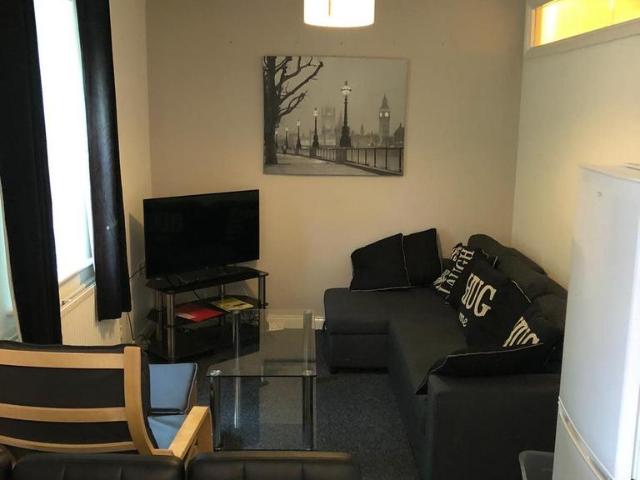 House for rent in Elmfield, Leicestershire