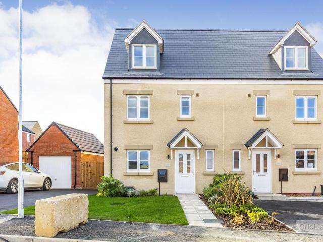 House for rent in Priors Hall Park, Weldon
