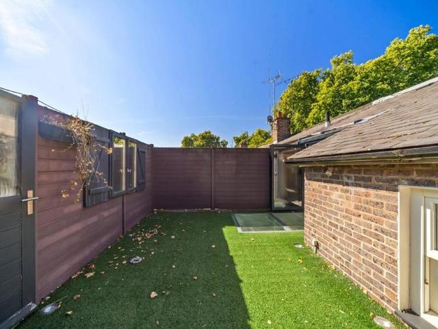 House for rent in Brompton, Greater London