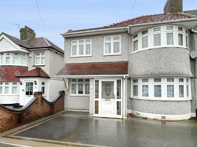 Apartment for rent in East Wickham, Greater London