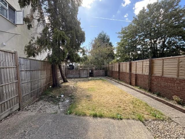 House for rent in Brondesbury Park, Greater London