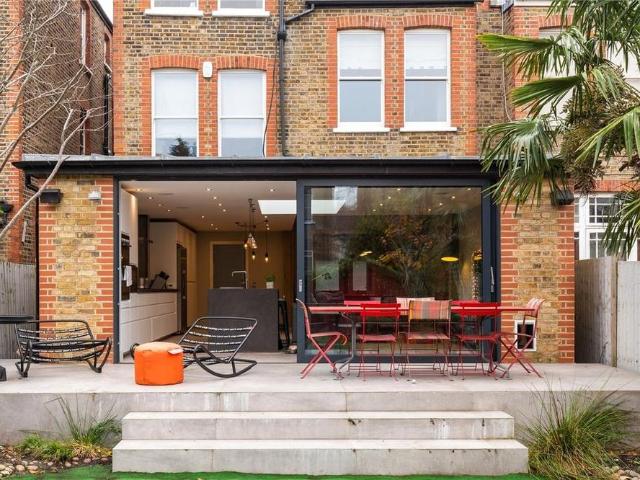 House for rent in London Borough of Ealing, Cat Hill