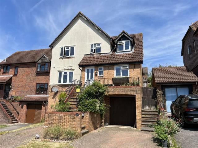 House for rent in Shinfield