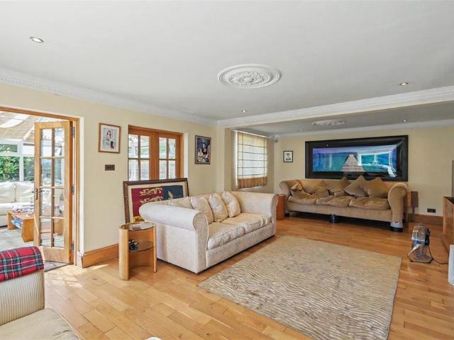 House for rent in Chalfont St. Peter, Denham