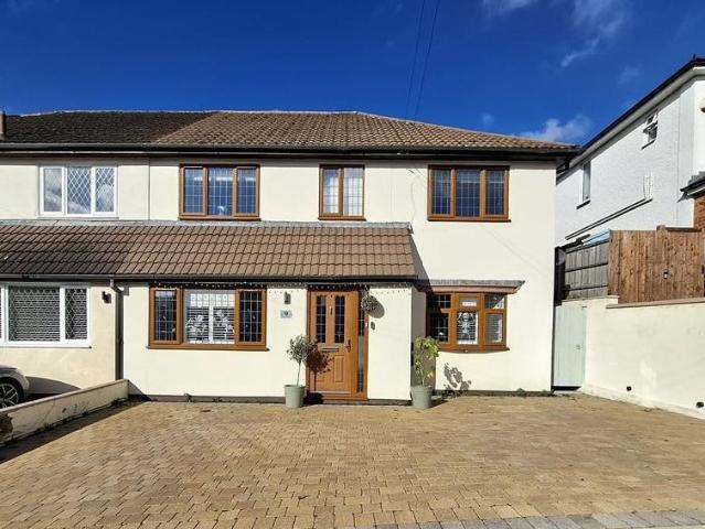 House for rent in Pouchen End, Hertfordshire