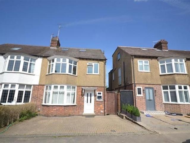 House for rent in Hatching Green, Five Acres