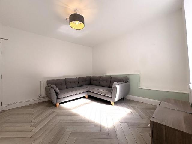 House for rent in Pontypridd, Wales