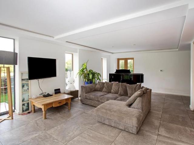 House for rent in Okewood Hill, Pachesham Park