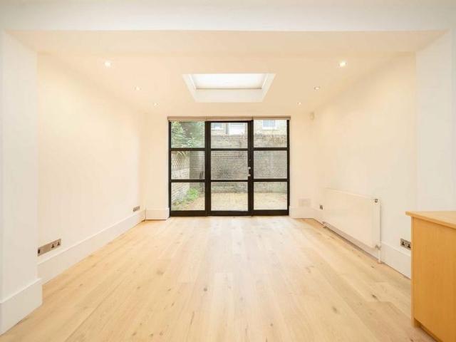House for rent in Fulham, Sands End