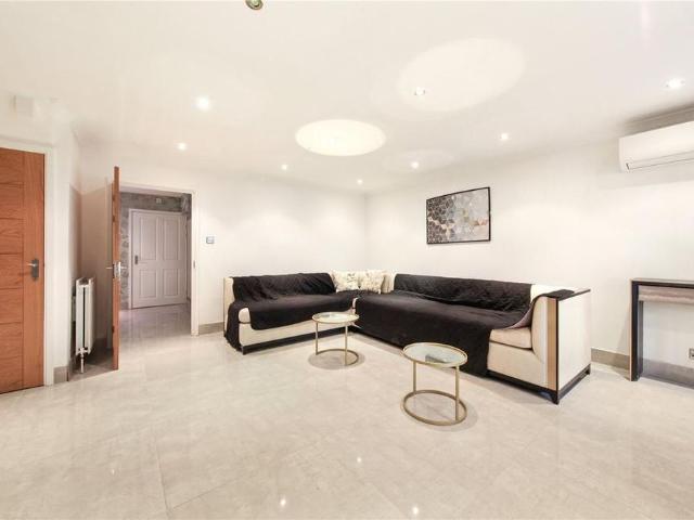 House for rent in Kensal Town, Greater London