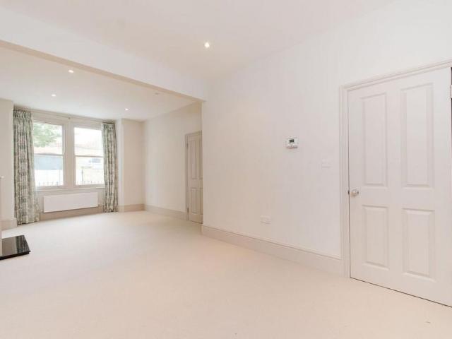 House for rent in Harlesden, Greater London