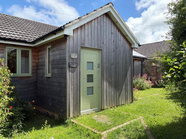 Bungalow for rent in Stonebridge, Banwell